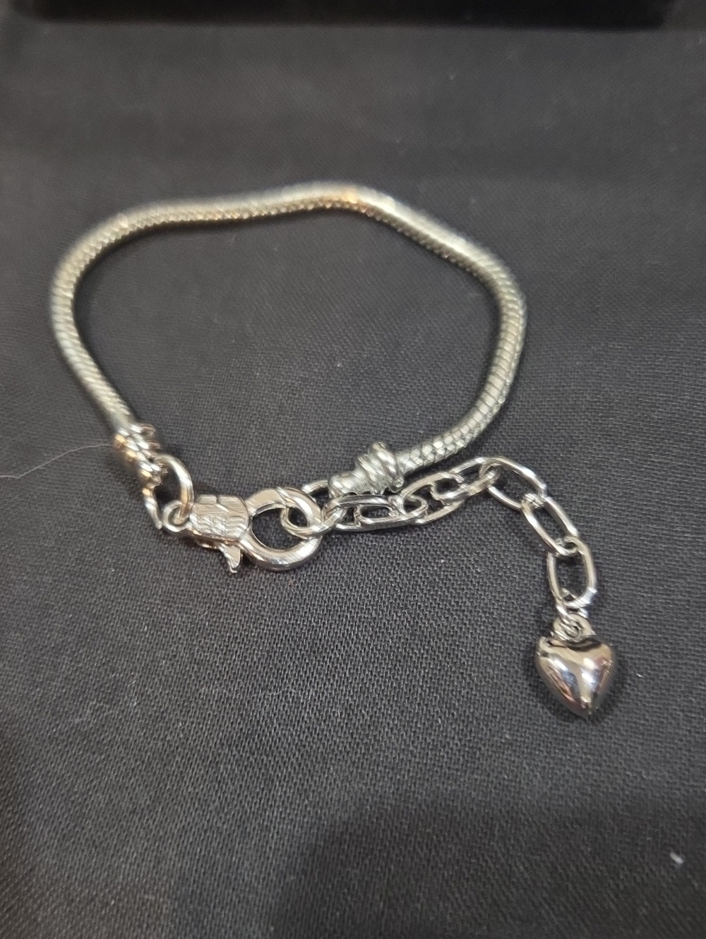 SILVER-TONE BRACELET WITH DANGLE HEART